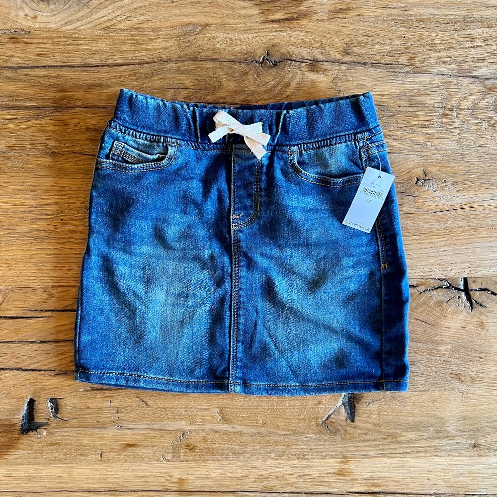 GAP. NWT. Size Small. Denim skirt.